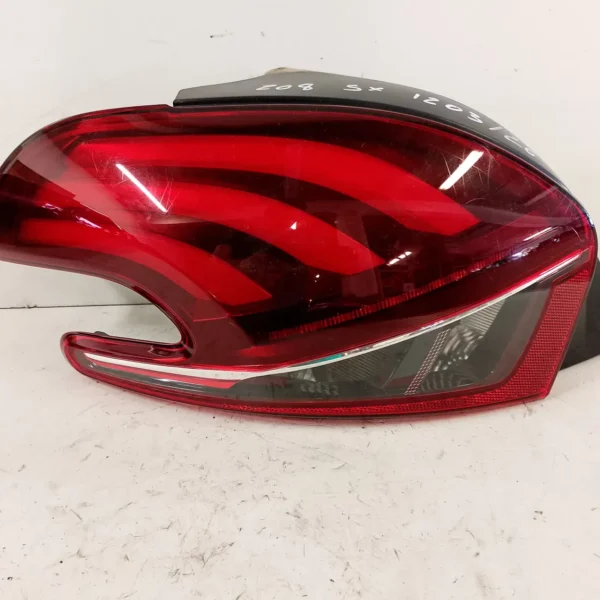 Faro posteriore sinistro Peugeot 208 (2015 – 2020) 1.2 60 KW benzina 9825601280 HM01