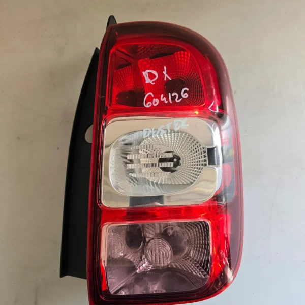Faro posteriore destro Dacia Duster (2013 – 2018) 1.5 80 KW diesel 265506837R K9K R8