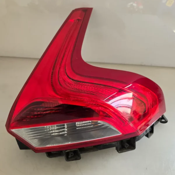 Faro posteriore destro Volvo V40 (2012 – 2016) 1.6 84 KW diesel 31395845 D4162T