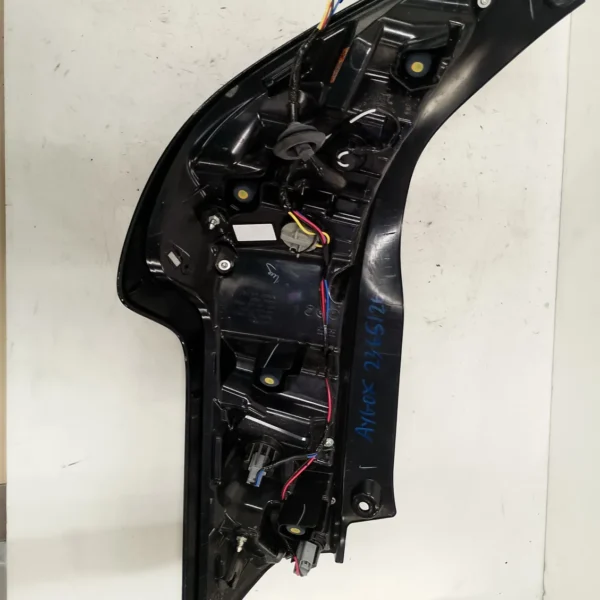 Faro posteriore sinistro Toyota Aygo X (2022 – oggi) 1.0 53 KW benzina 815610H180 1KR
