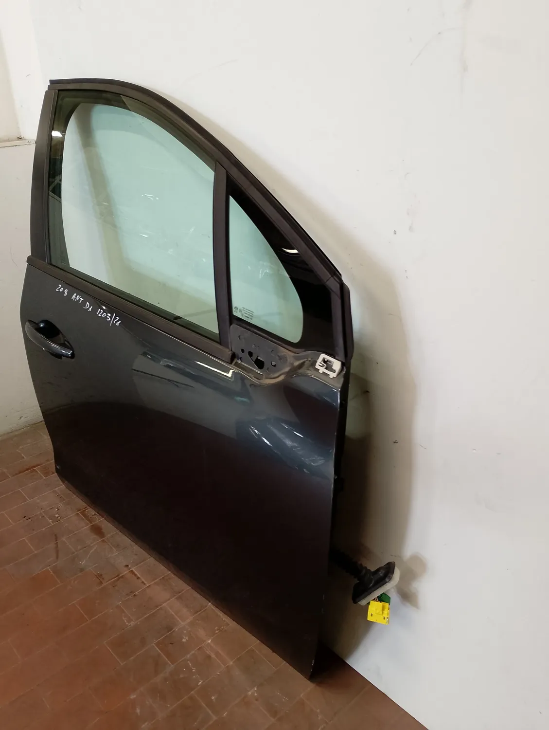 Porta anteriore destra Peugeot 208 (2015 – 2020) 1.2 60 KW benzina 9807820680 HM01