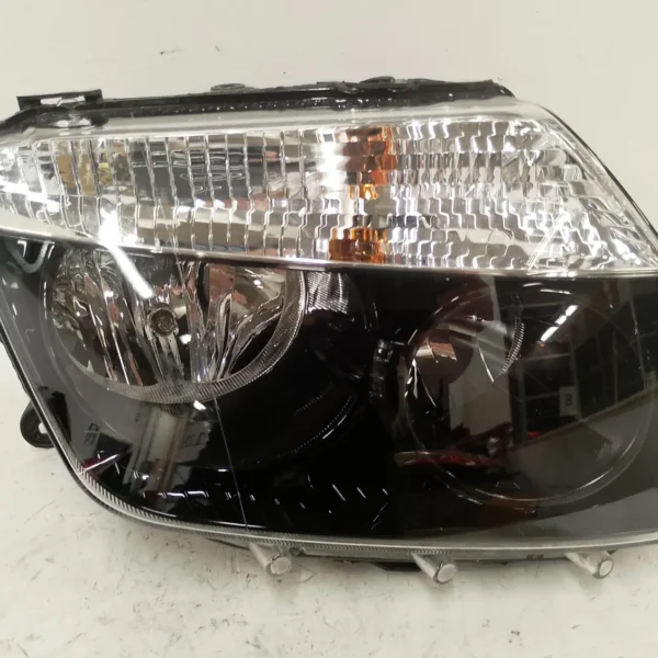 Faro ant. destro Dacia Duster 4×4 (2010 – 2013) 1.5 81 KW diesel 260103738R K9K J8