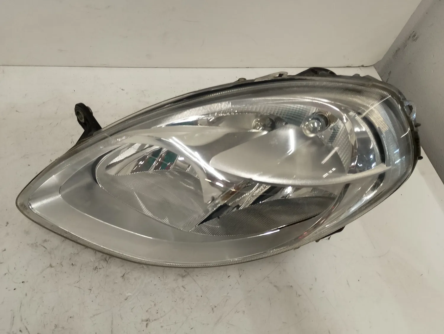 Faro ant. sinistro Lancia Ypsilon (2008 – 2013) 1.3 55 KW diesel 51786654 199A2000