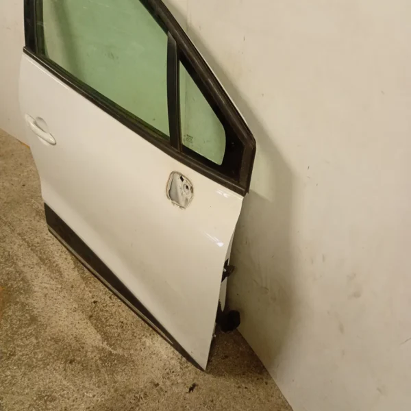 Porta anteriore destra Renault Clio 4a Serie (2012 – 2016) 1.1 54 KW 801008302R D4F P7