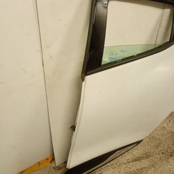 Porta posteriore sinistra Renault Clio 4a Serie (2012 – 2016) 1.1 54 KW D4F P7