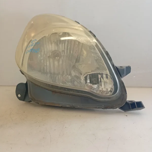 Faro ant. destro Toyota Yaris Verso (2003 – 2007) 1.3 62 KW benzina 8111052390 2NZ FE