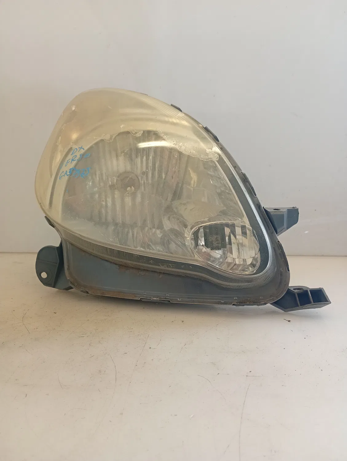 Faro ant. destro Toyota Yaris Verso (2003 – 2007) 1.3 62 KW benzina 8111052390 2NZ FE