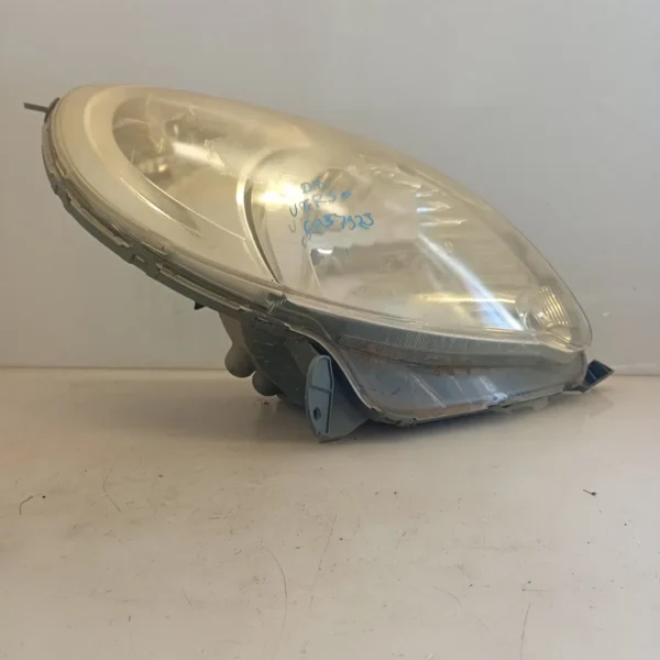 Faro ant. destro Toyota Yaris Verso (2003 – 2007) 1.3 62 KW benzina 8111052390 2NZ FE