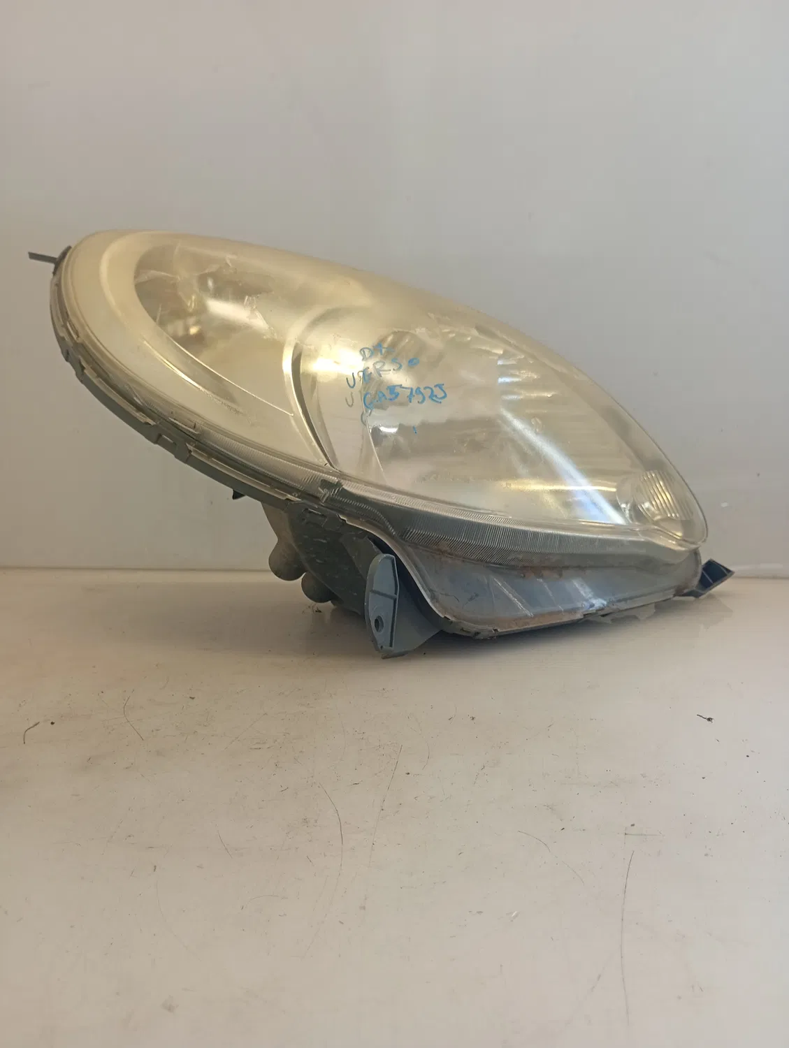 Faro ant. destro Toyota Yaris Verso (2003 – 2007) 1.3 62 KW benzina 8111052390 2NZ FE
