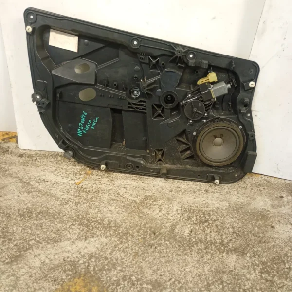 Pannello interno porta anteriore sinistro Ford Fiesta (2008 – 2013) 1.4 50 KW diesel 1763615 F6JD