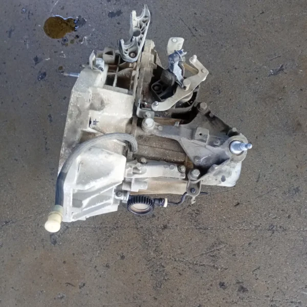 Cambio completo Renault Clio 4a Serie (2012 – 2016) 1.5 55 KW diesel 320102623R K9K C6