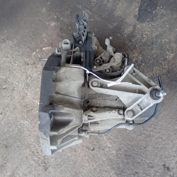Cambio completo Renault Clio 3a Serie (2009 – oggi) 1.5 63 KW diesel 7701717738 K9K T7