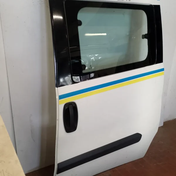 Porta carico laterale scorrevole sinistra Fiat Doblo’ (2009 – 2015) 1.6 66 KW diesel 263A4000