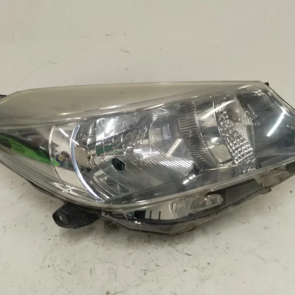 Faro ant. destro Toyota Yaris (2011 – 2015) 1.4 66 KW diesel 811300D450 1ND TV