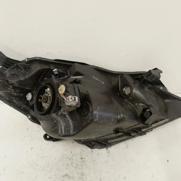 Faro ant. sinistro Toyota Yaris (2011 – 2015) 1.4 66 KW diesel 811700D810 1ND TV