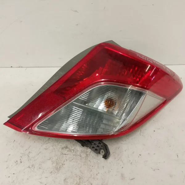 Faro posteriore destro Toyota Yaris (2011 – 2015) 1.4 66 KW diesel 815510D370 1ND TV