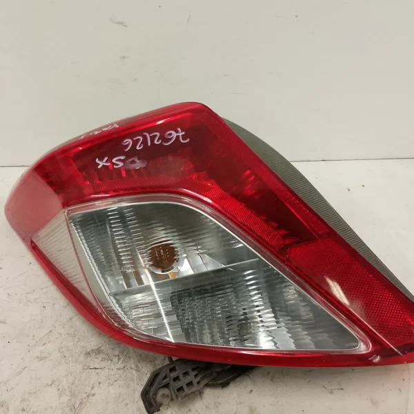 Faro posteriore sinistro Toyota Yaris (2011 – 2015) 1.4 66 KW diesel 815610D370 1ND TV
