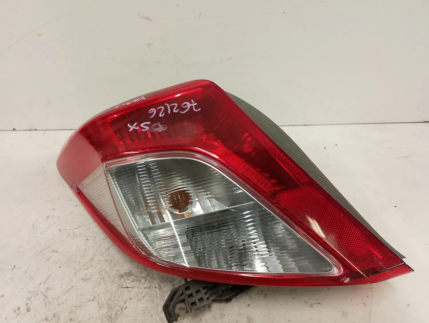 Faro posteriore sinistro Toyota Yaris (2011 – 2015) 1.4 66 KW diesel 815610D370 1ND TV