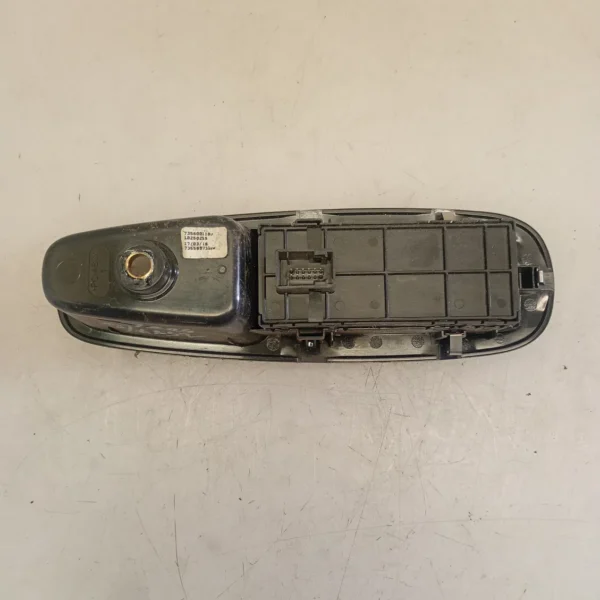 Pulsantiera ant. sinistra Fiat 500l (2012 – 2018) 1.3 70 KW diesel 330A1000