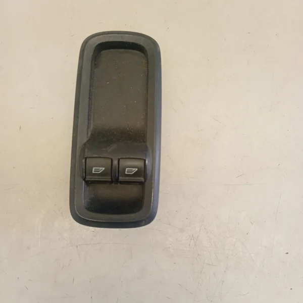 Pulsantiera ant. sinistra Ford Fiesta (2008 – 2013) 1.4 50 KW diesel F6JD