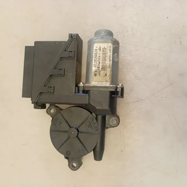 Motorino alzavetro ant. sinistro Volkswagen Polo (2001 – 2005) 1.4 55 KW diesel 6Q3837461J AMF
