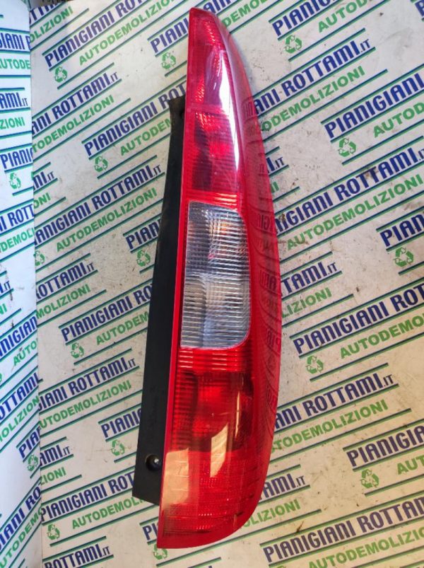 Faro Posteriore Destro Mitsubishi Colt 2008