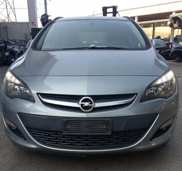 Opel Astra J Anno 2013 SOLO PER RICAMBI