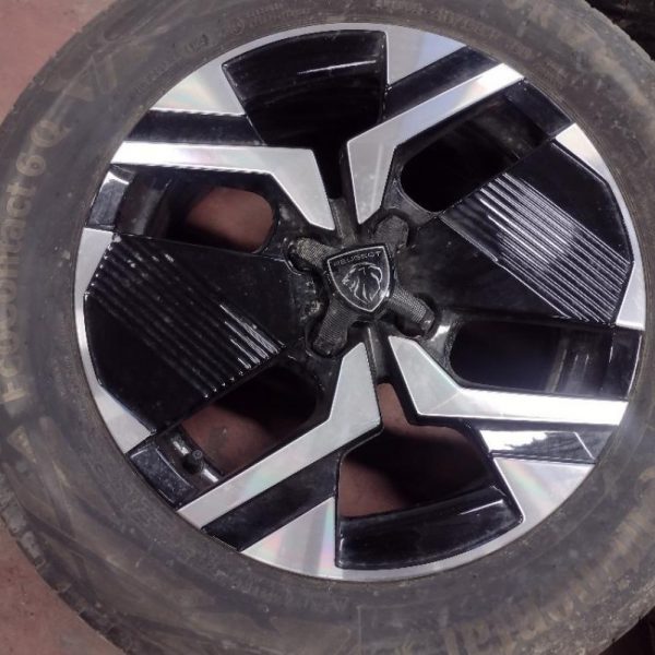 4 Cerchi In Lega con Gomme 215/60/R17 15.000 Km Peugeot 2008 anno 2023