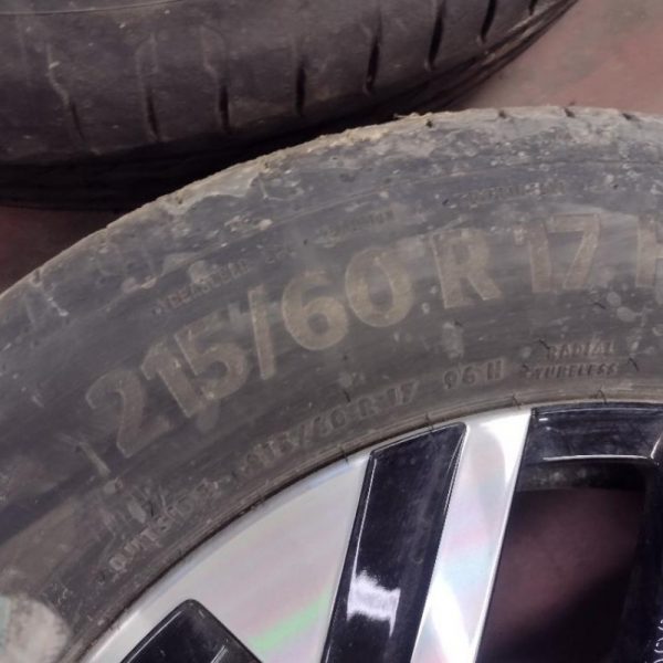 4 Cerchi In Lega con Gomme 215/60/R17 15.000 Km Peugeot 2008 anno 2023