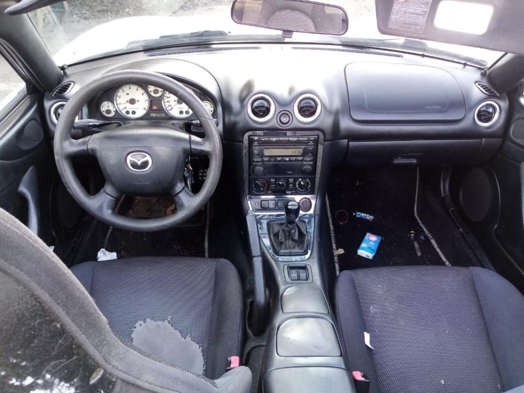 Mazda MX5 Anno 2003 | Veicolo Intero | SOLO PER RICAMBI