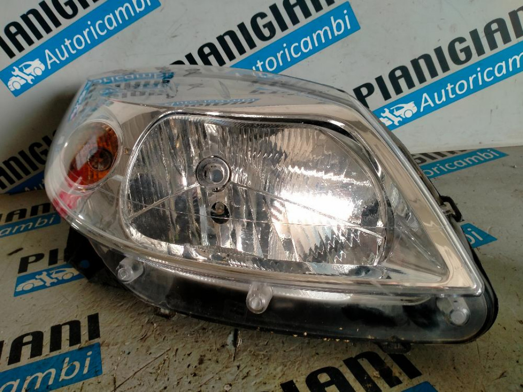 Faro Anteriore Destro Dacia Sandero 2009