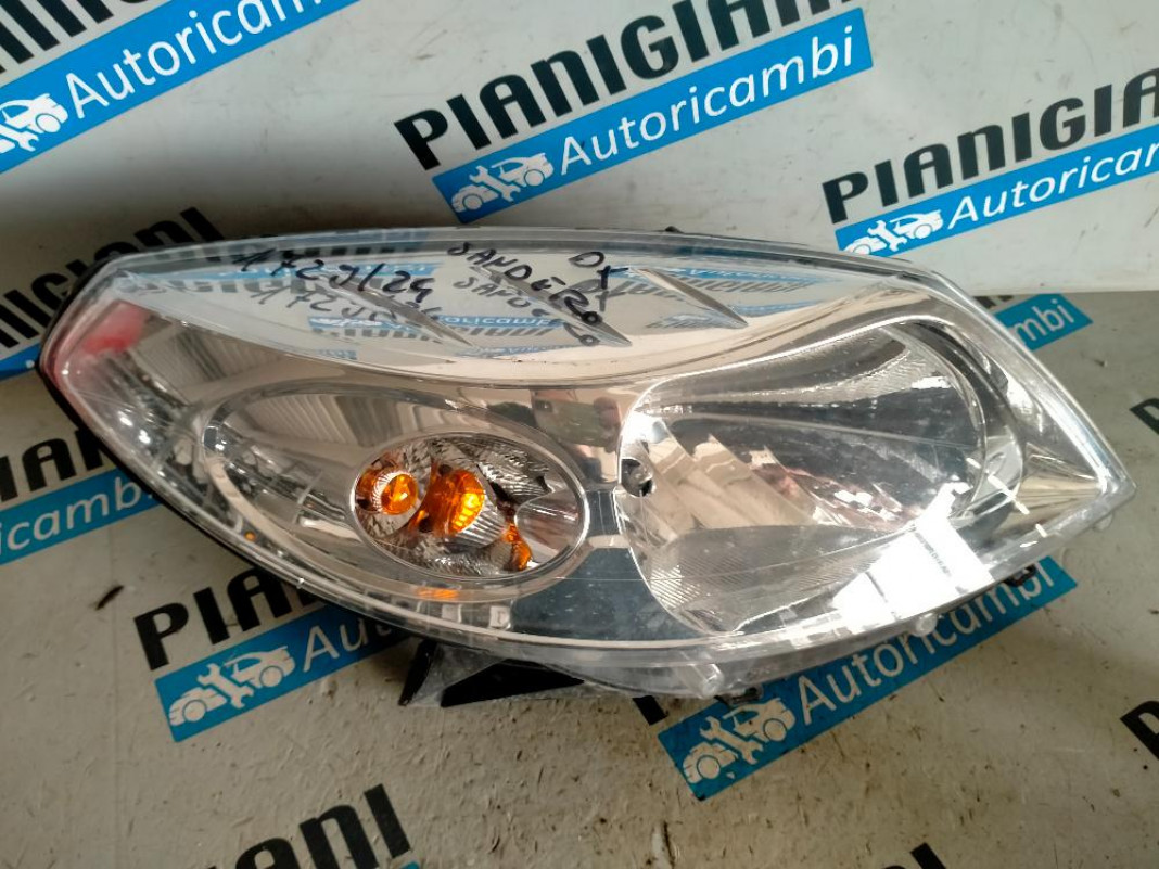 Faro Anteriore Destro Dacia Sandero 2009