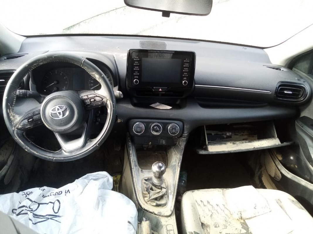 Toyota Yaris Anno 2023 | Veicolo Intero | SOLO PER RICAMBI