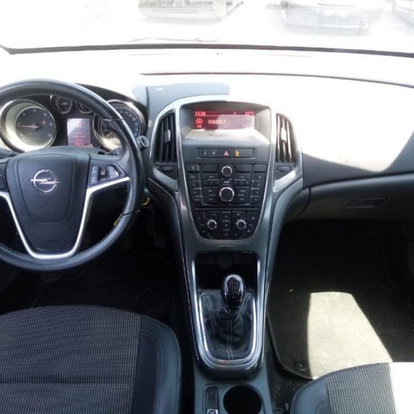 Opel Astra J SW Anno 2011 | Veicolo Intero | SOLO PER RICAMBI