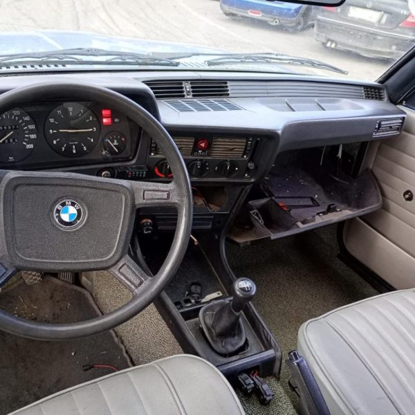 BMW Serie 3 318i E21 | Veicolo Intero | SOLO PER RICAMBI