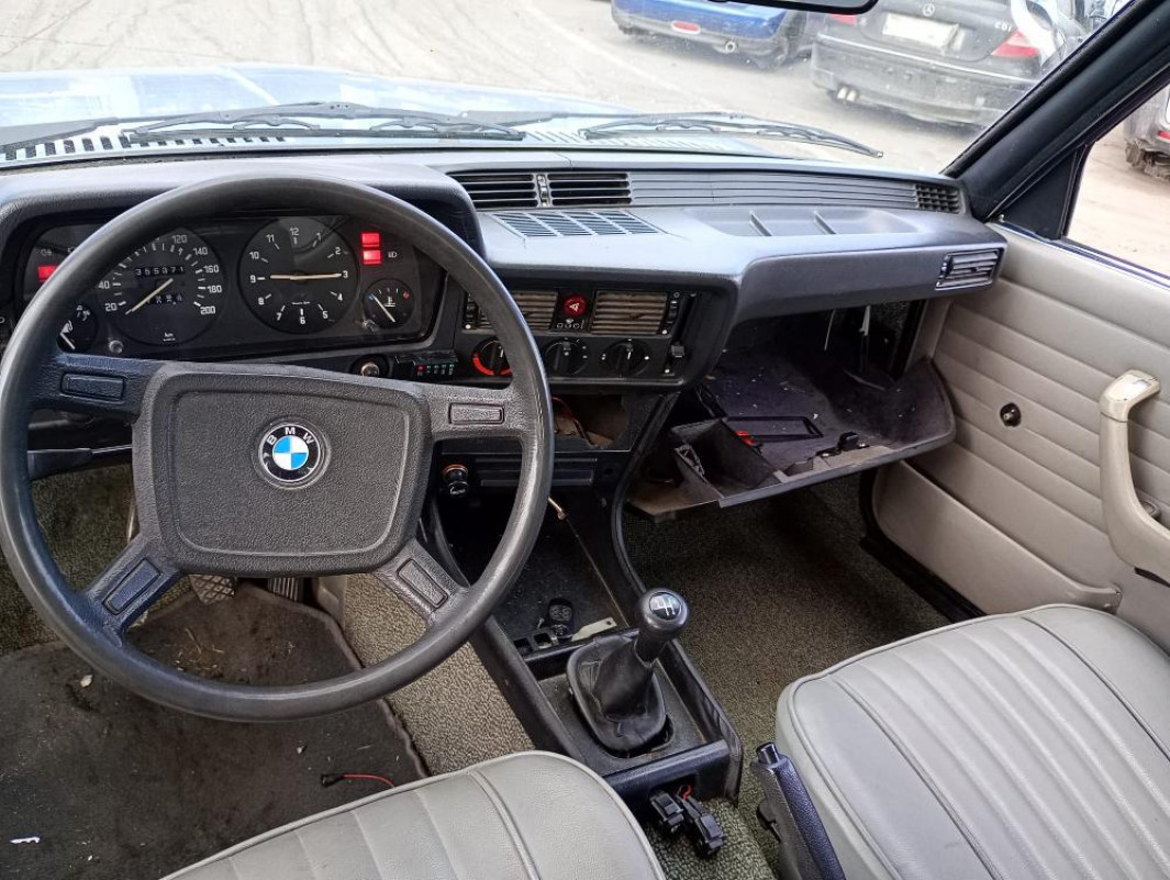 BMW Serie 3 318i E21 | Veicolo Intero | SOLO PER RICAMBI