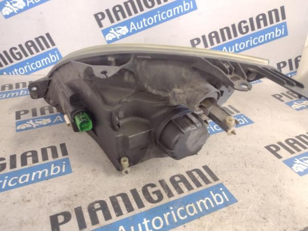 Faro Anteriore Destro Ford Fiesta 2004