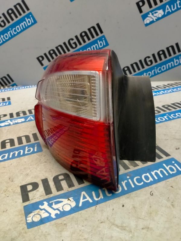 Faro Posteriore Sinistro Ford C-Max 2011