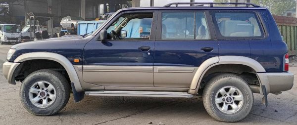 Nissan Patrol GR 7 posti Anno 2001 | Veicolo Intero | SOLO PER RICAMBI