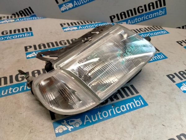 Faro Anteriore Destro Citroen Saxo 1998