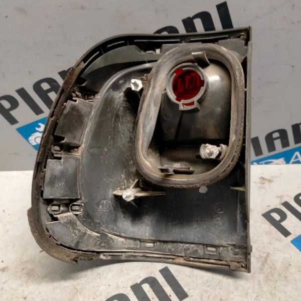 Faro Posteriore Destro Nissan Terrano II 2002