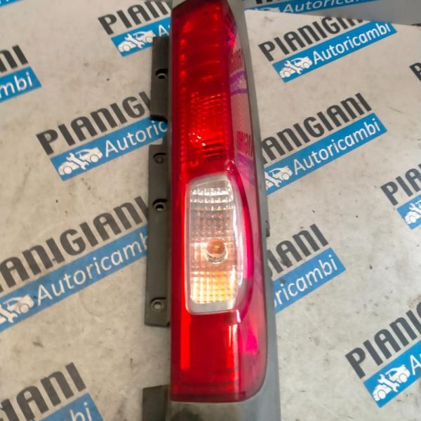 Faro Posteriore Destro Nissan Primastar 2009