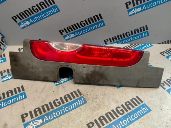 Faro Posteriore Destro Nissan Primastar 2009