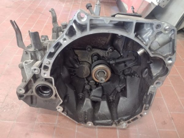 Cambio Nissan Micra HR12