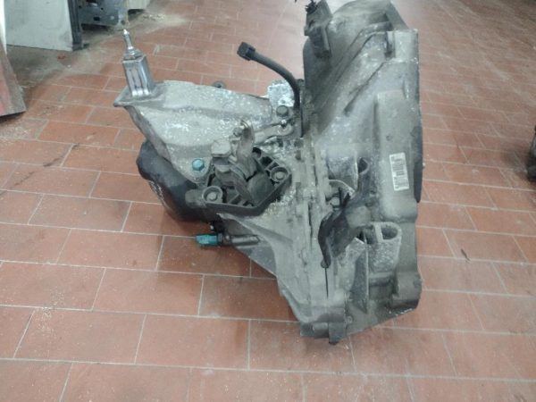 Cambio Nissan Micra HR12