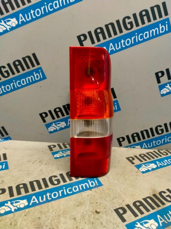 Faro Posteriore Destro Ford Transit 2000 – 2006