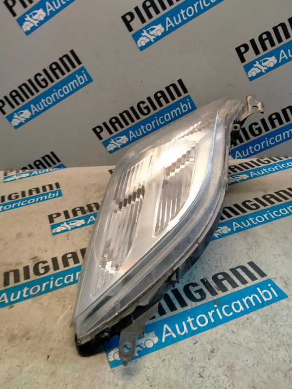 Faro Anteriore Sinistro Toyota Yaris 2009 – 2012
