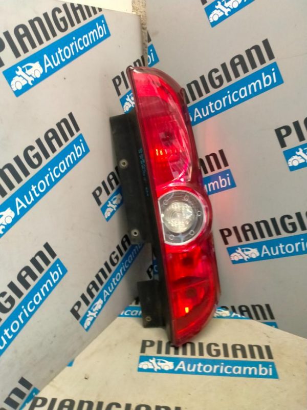 Faro Posteriore Destro Fiat Doblò 2009 – 2015