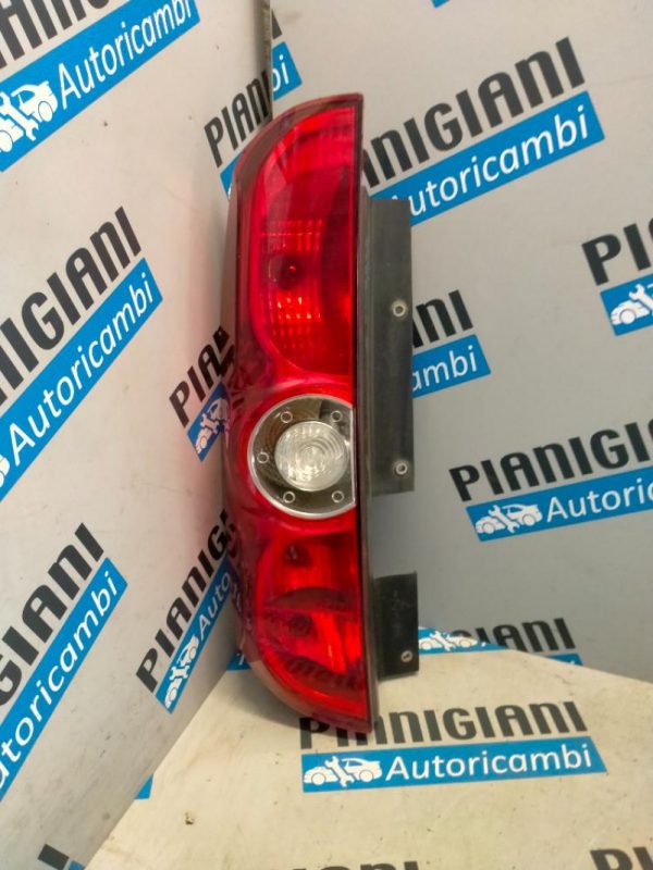 Faro Posteriore Sinistro Fiat Doblò 2009 – 2015