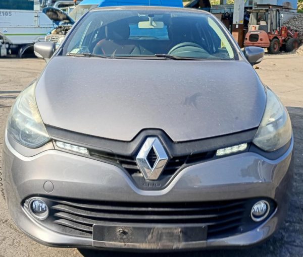 Renault Clio 4° Serie Anno 2013 | Veicolo intero | SOLO PER RICAMBI